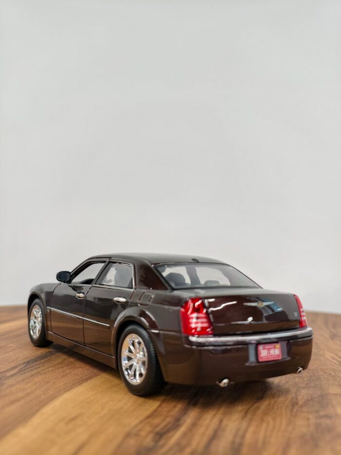 Chrysler 300 Maroon 1:18 - Image 8