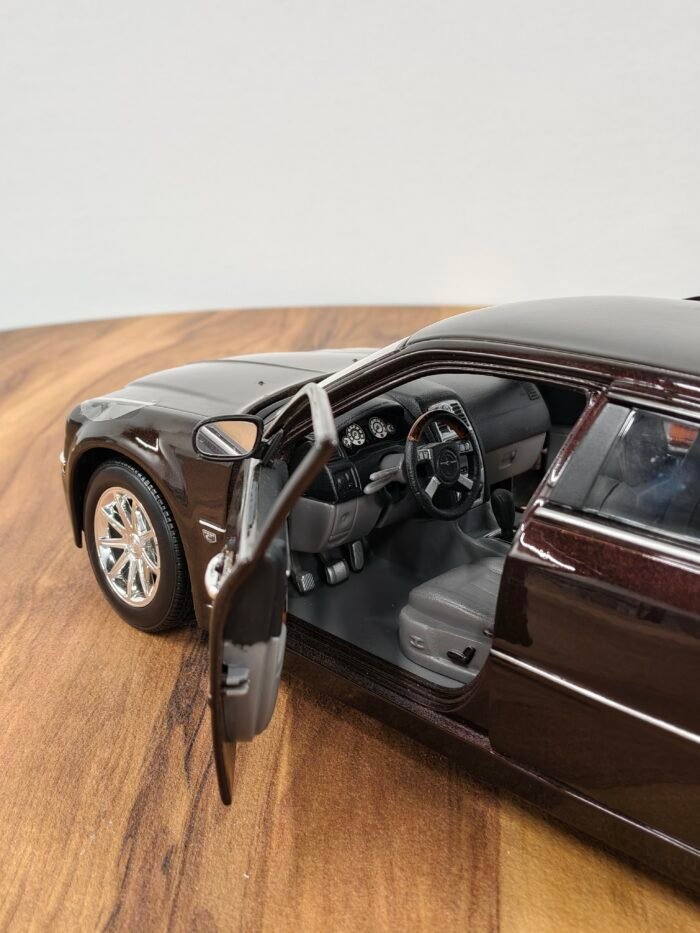 Chrysler 300 Maroon 1:18 - Image 6