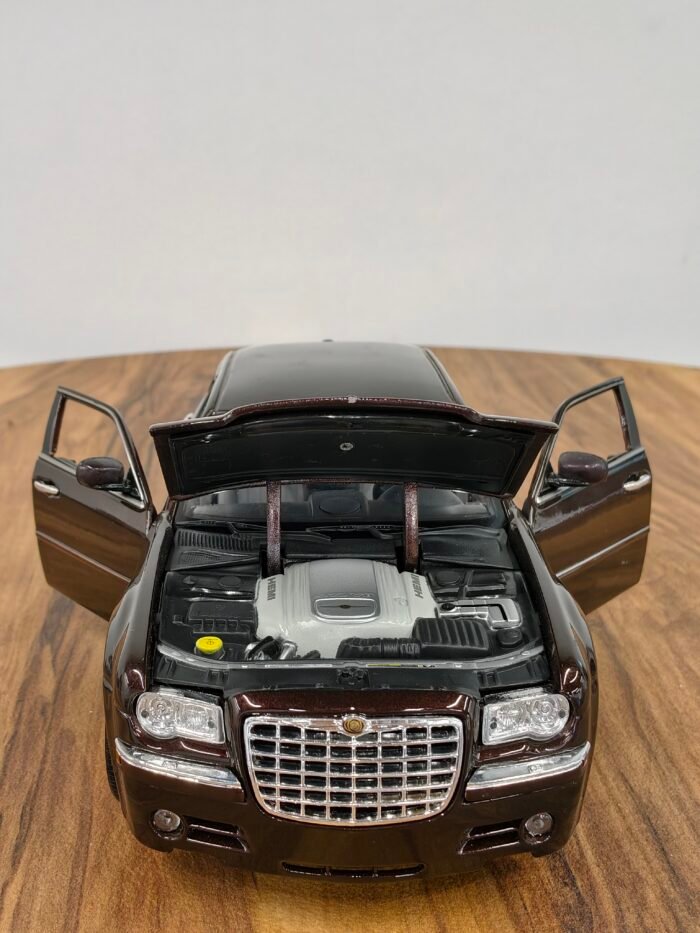Chrysler 300 Maroon 1:18 - Image 5
