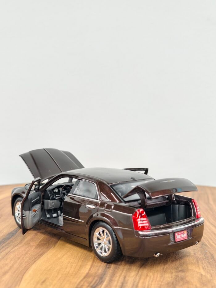 Chrysler 300 Maroon 1:18 - Image 4