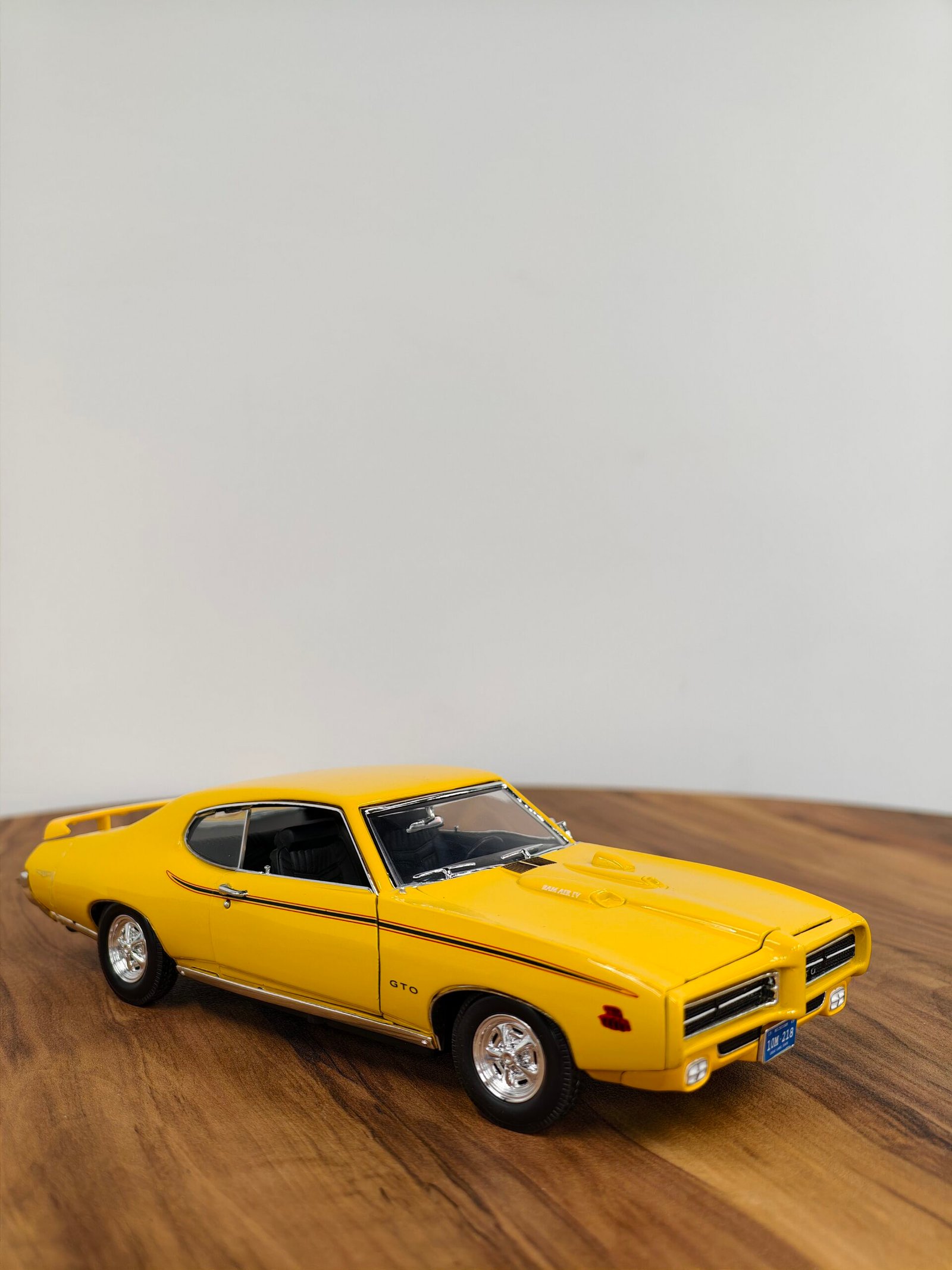 1969 Pontiac Gto Judge 1:18 Yellow - Image 2