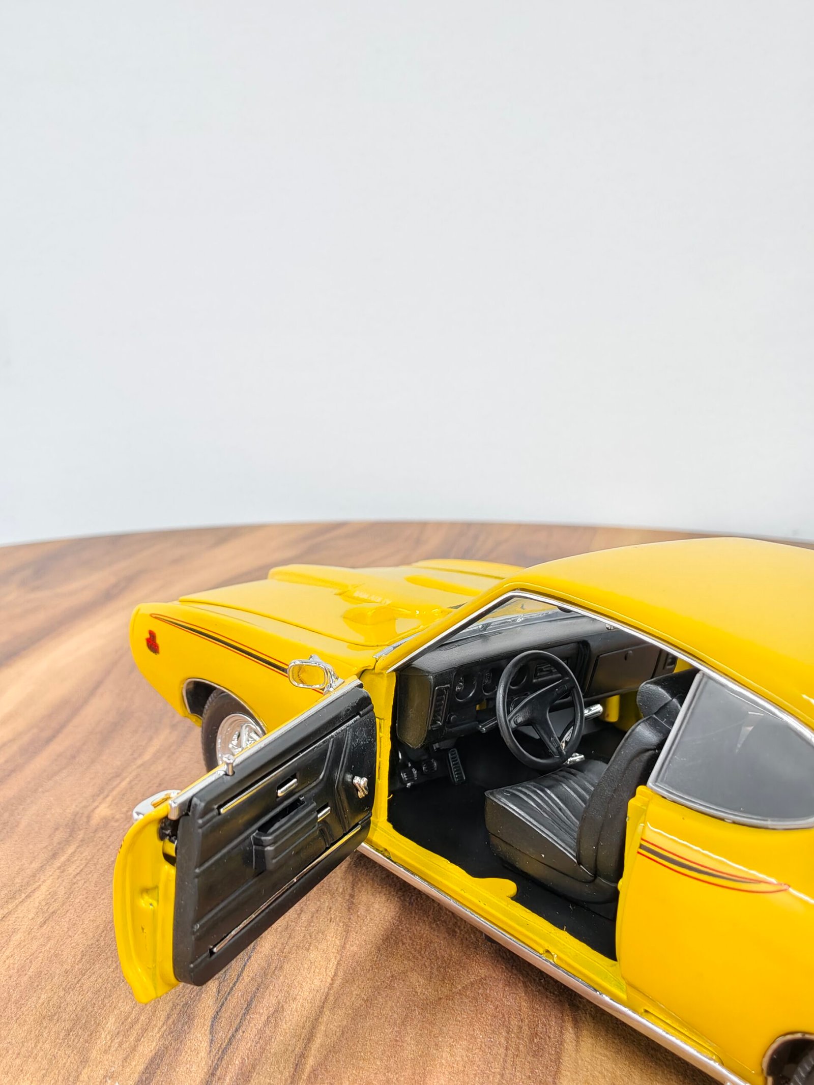 1969 Pontiac Gto Judge 1:18 Yellow - Image 4