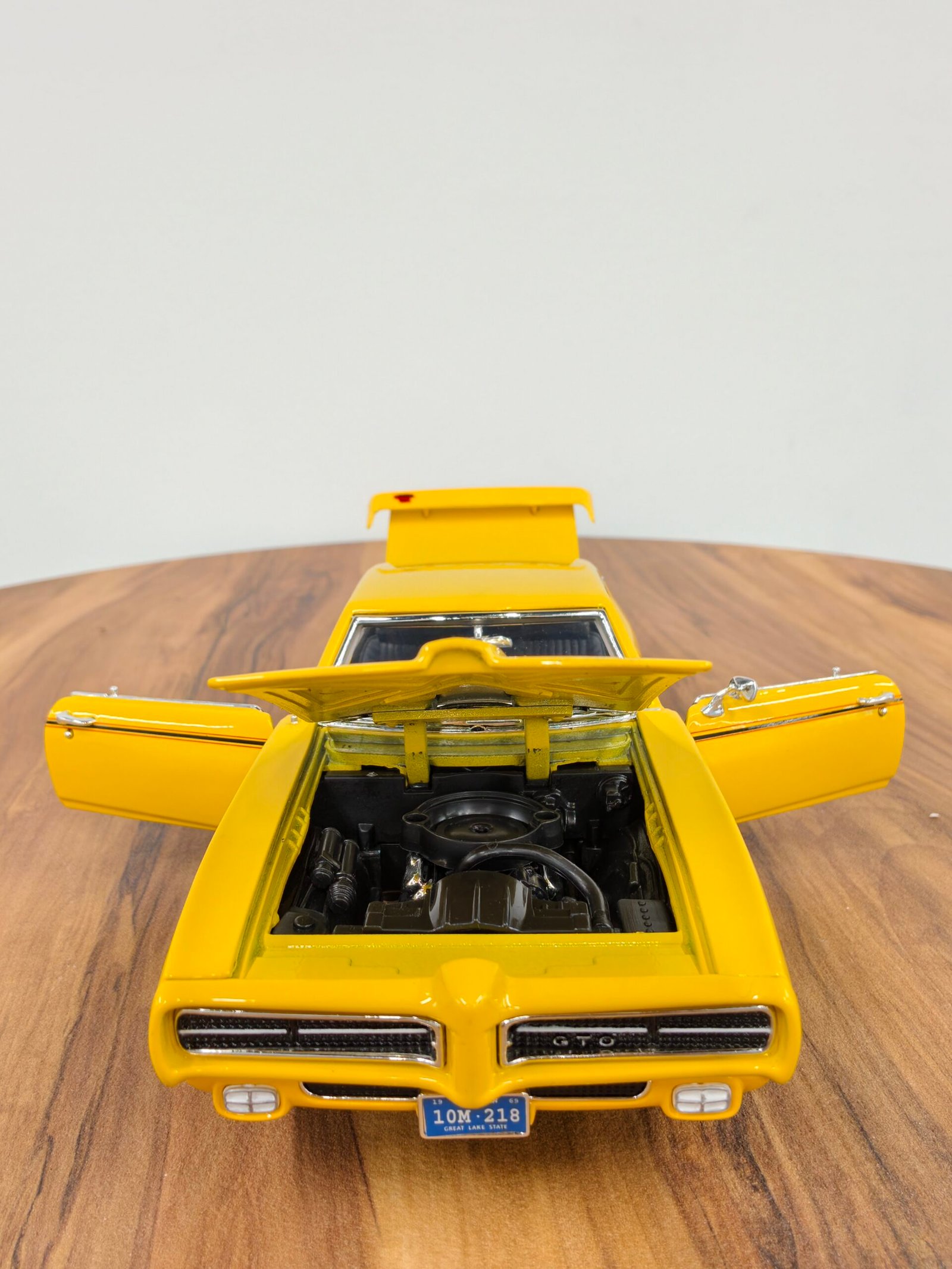 1969 Pontiac Gto Judge 1:18 Yellow - Image 5