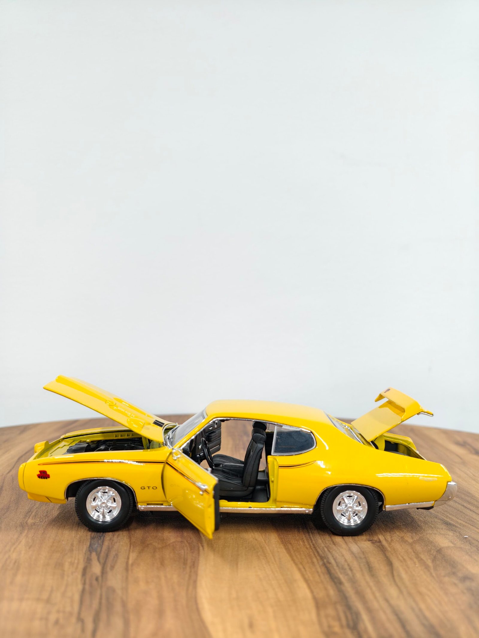 1969 Pontiac Gto Judge 1:18 Yellow - Image 6