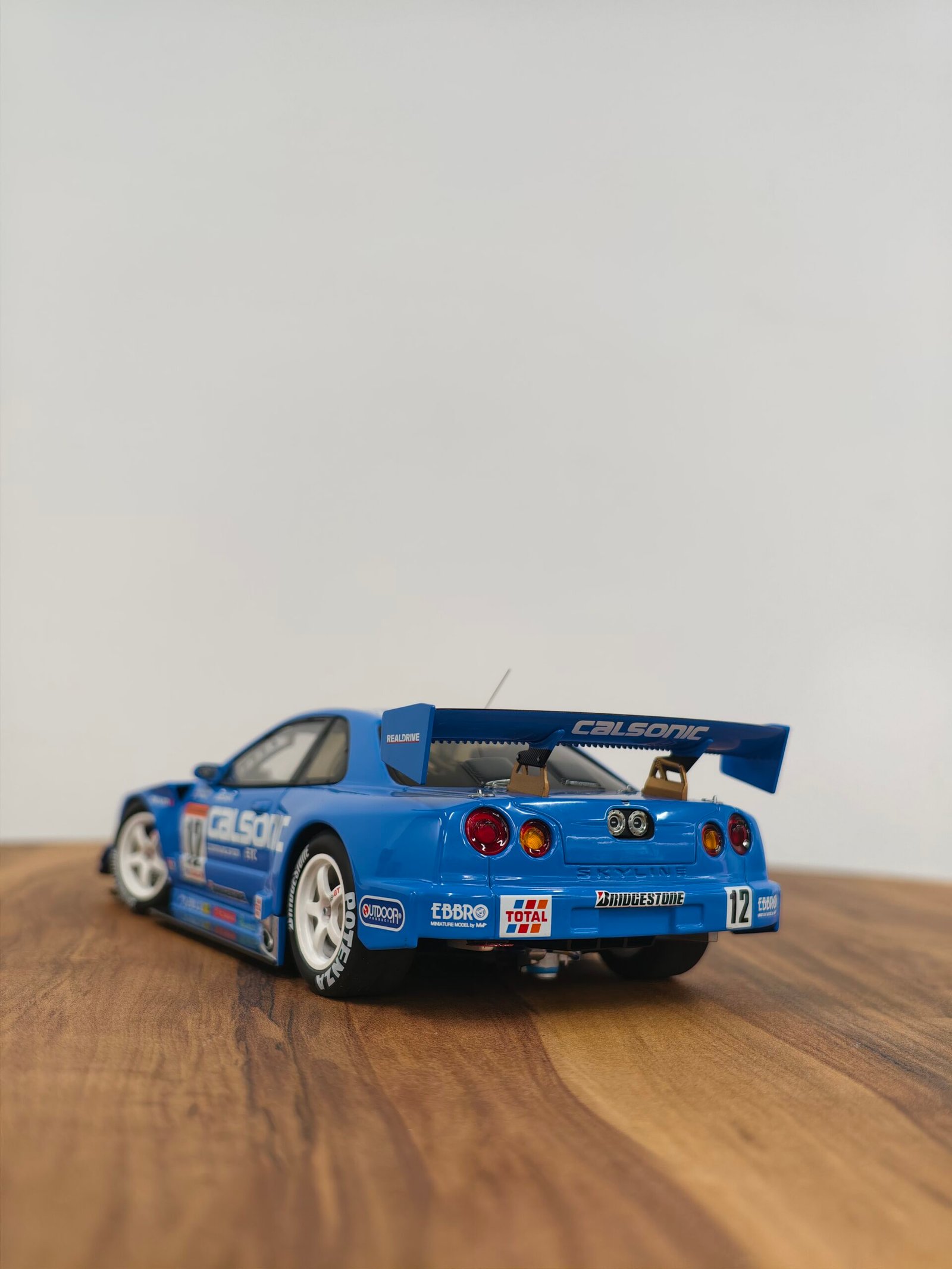Nissan JTC 2002 Calsonic Skyline 1:18 Blue - Image 6