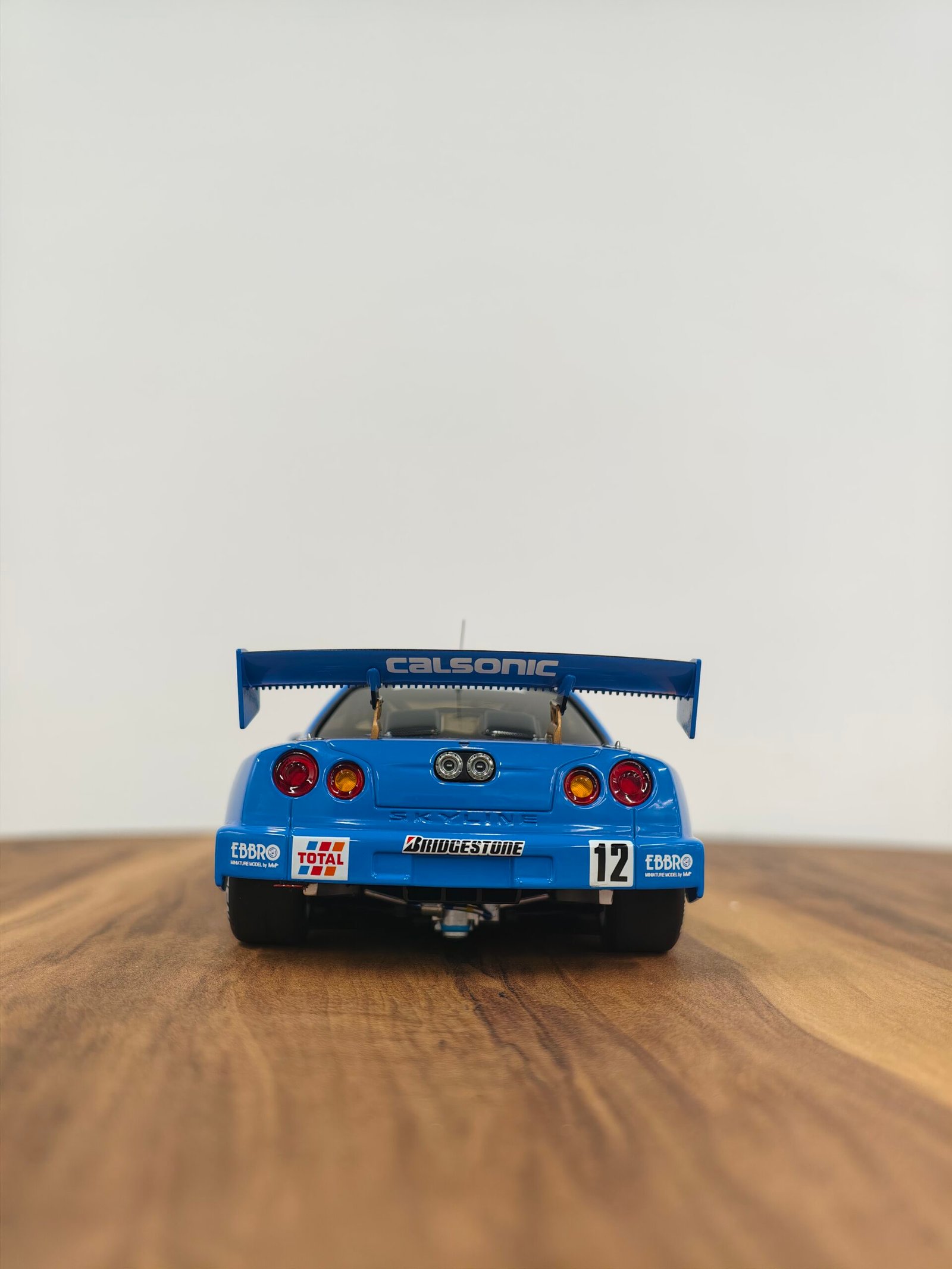Nissan JTC 2002 Calsonic Skyline 1:18 Blue - Image 7