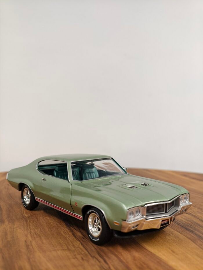 1970 Buick Gs 455 Muscle Car & Corvette 1:18 Green - Image 4