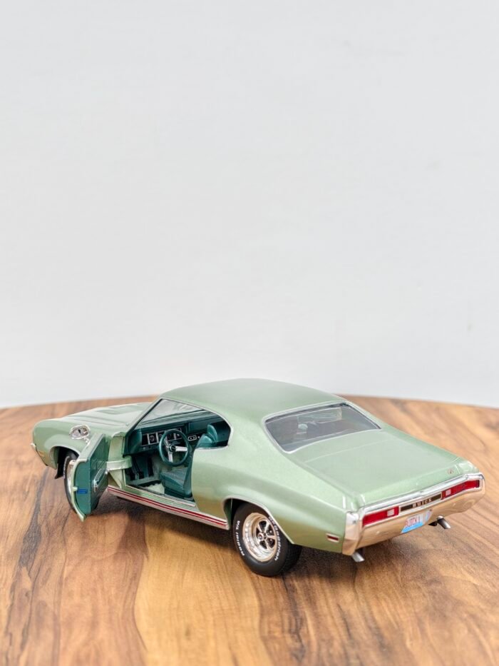 1970 Buick Gs 455 Muscle Car & Corvette 1:18 Green - Image 8