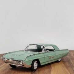 1963 Ford Thunderbird 1:18 Green