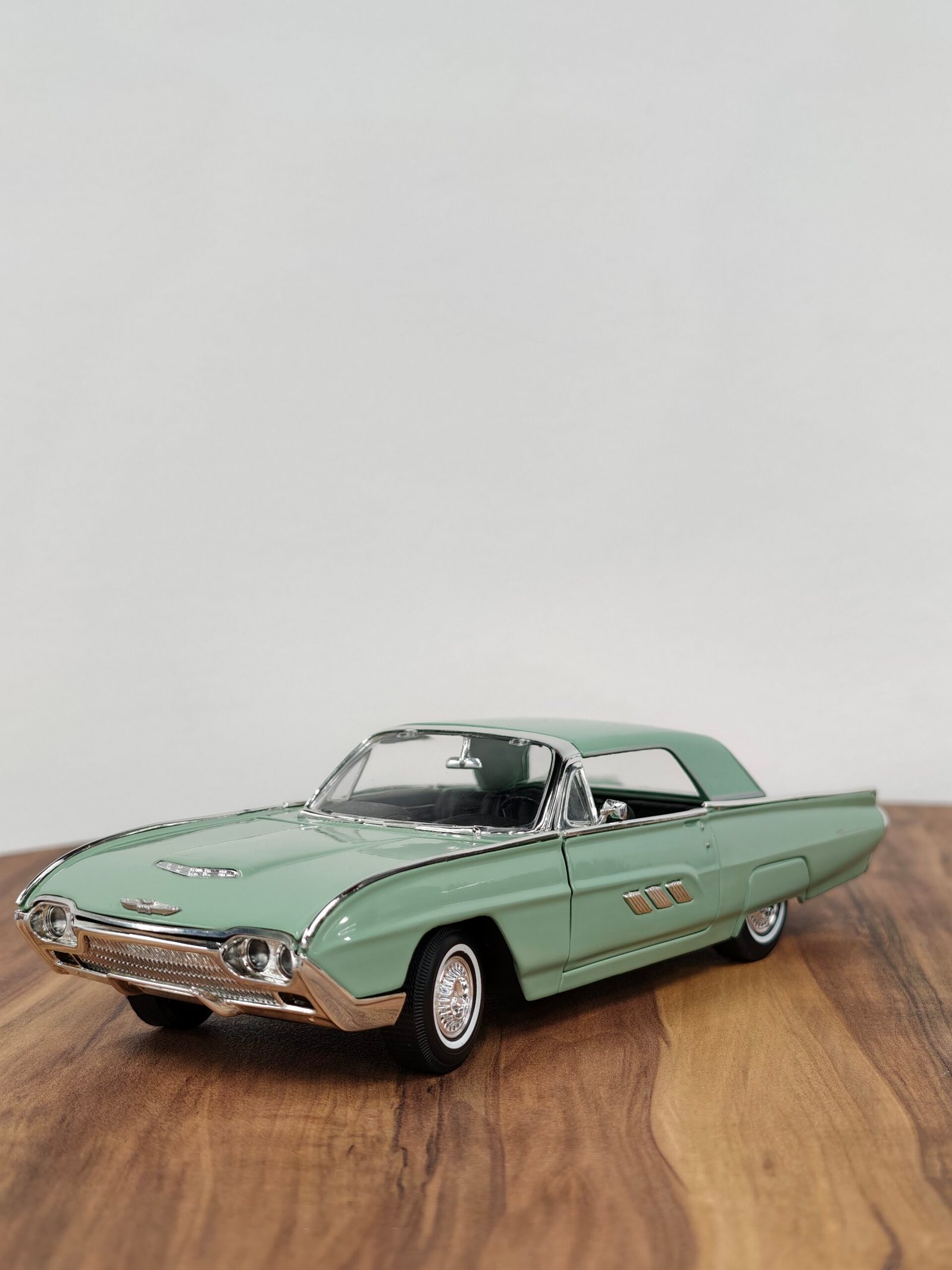 1963 Ford Thunderbird 1:18 Green