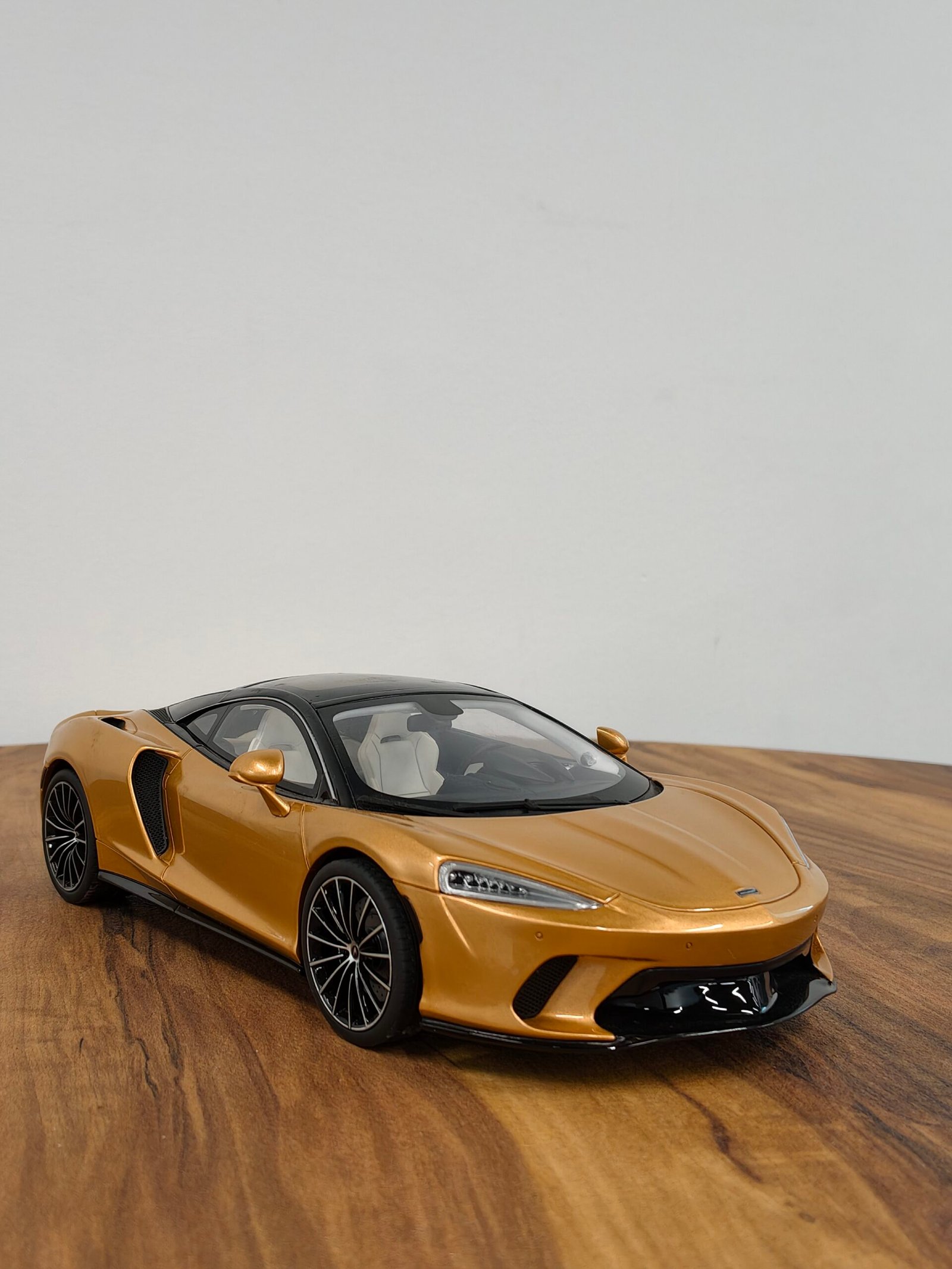 McLaren GT 299 Burnished Copper 1:18 Gold - Image 7