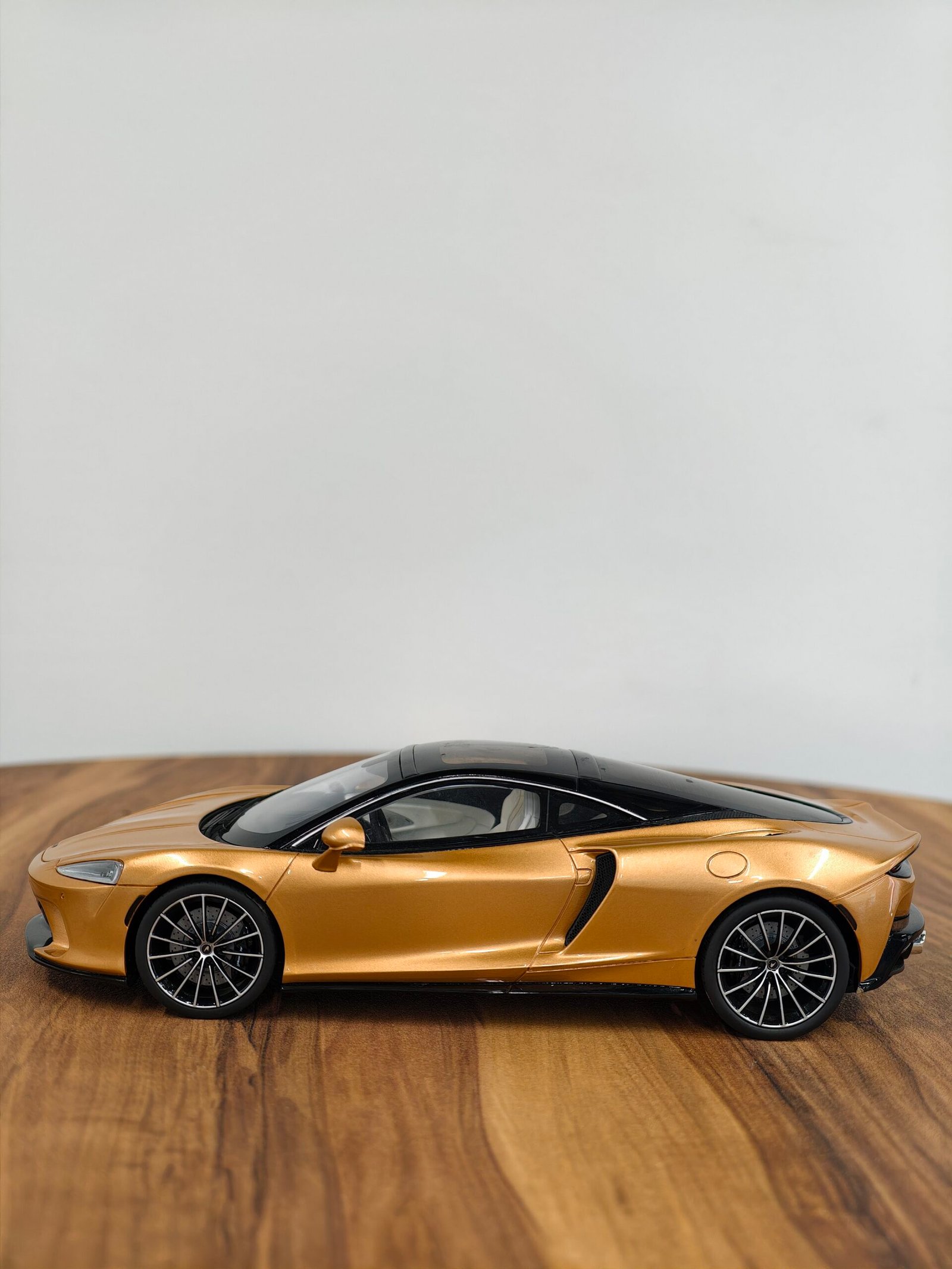 McLaren GT 299 Burnished Copper 1:18 Gold - Image 9