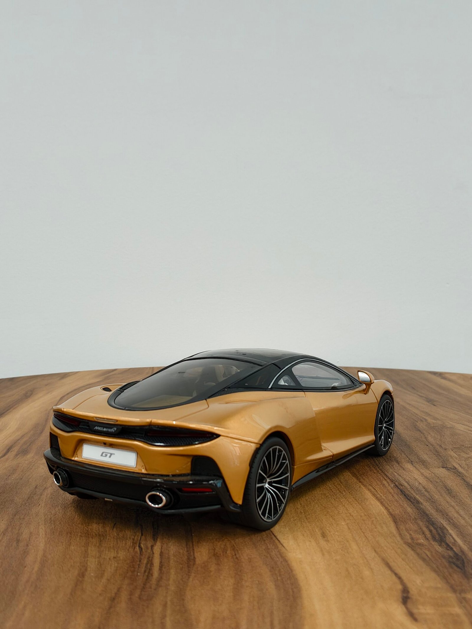 McLaren GT 299 Burnished Copper 1:18 Gold - Image 2