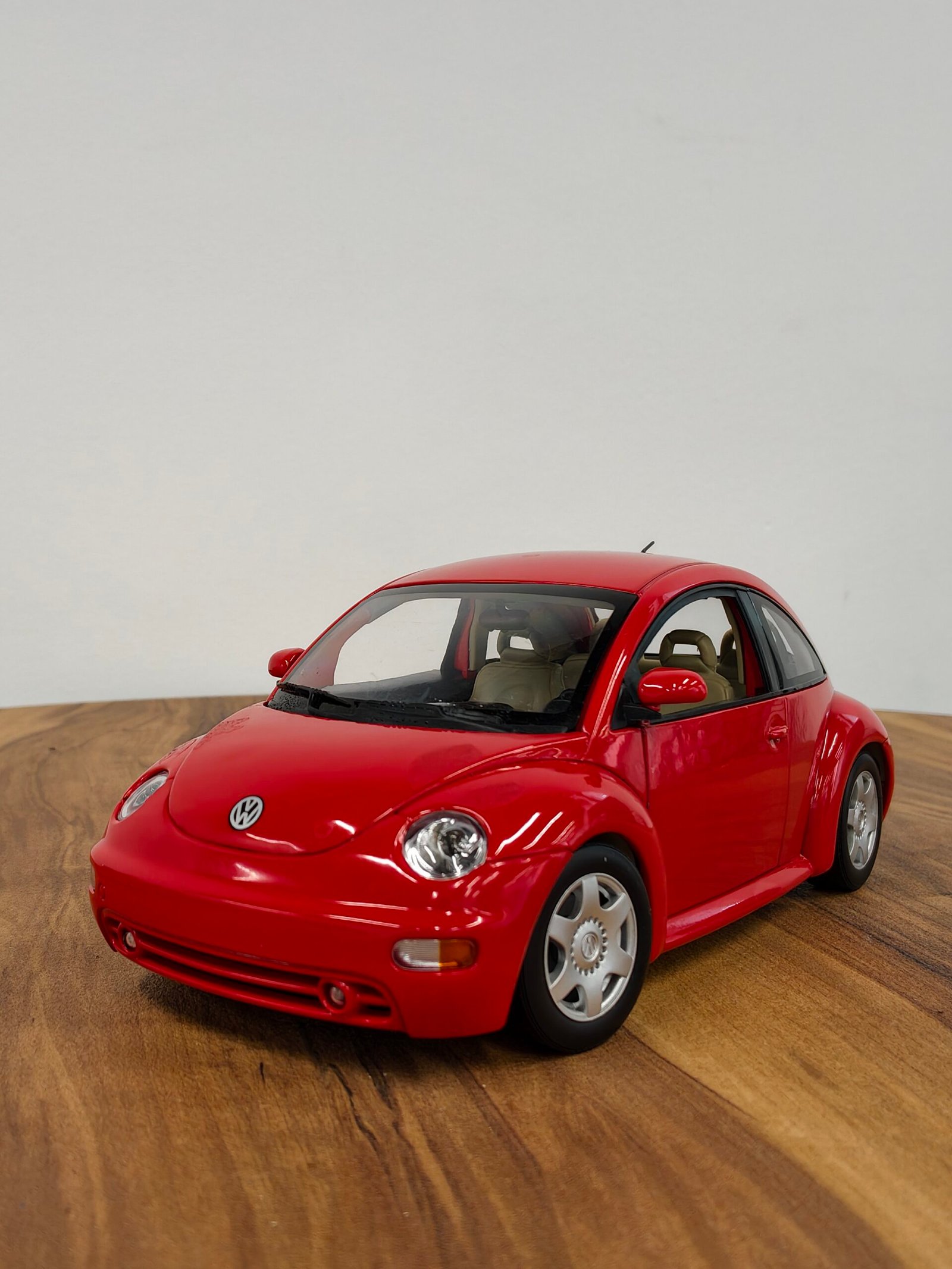 Volkswagen New Beetle 1:18 Red