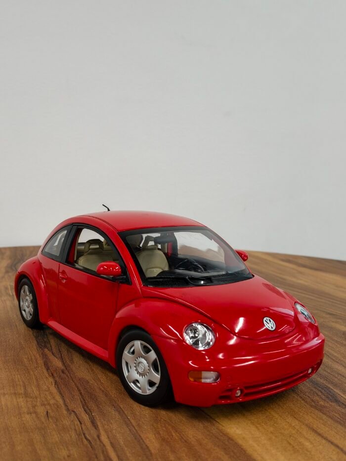 Volkswagen New Beetle 1:18 Red - Image 8