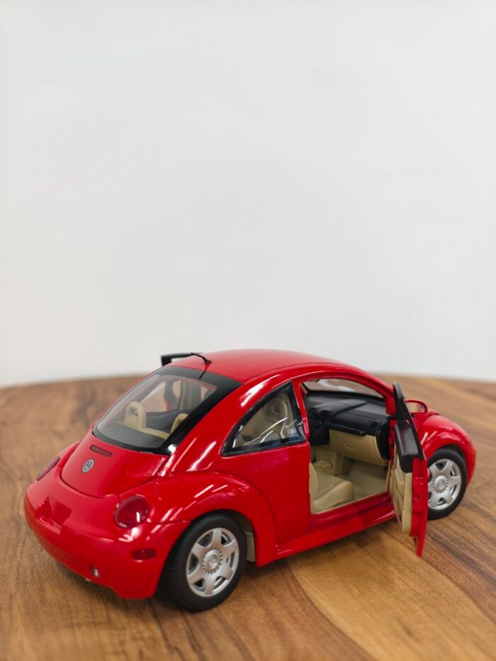 Volkswagen New Beetle 1:18 Red - Image 4