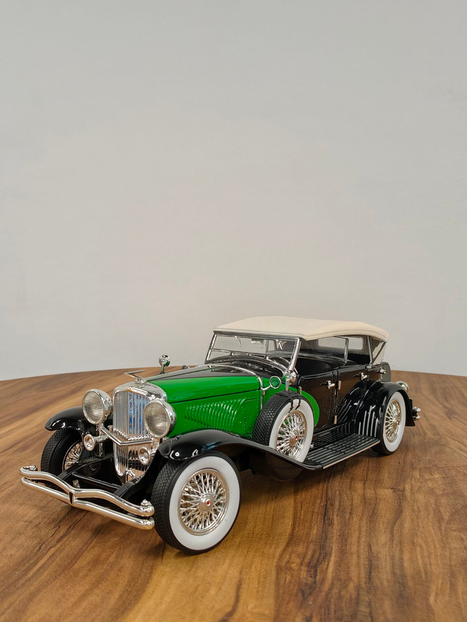 1934 Duesenberg 1:18 Black & Green