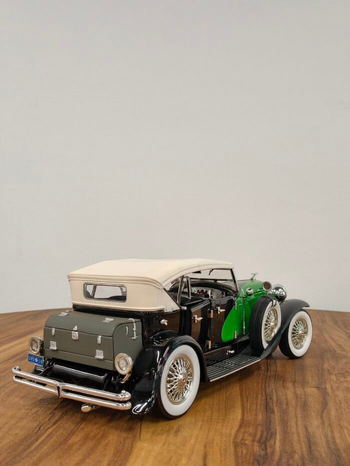 1934 Duesenberg 1:18 Black & Green - Image 2