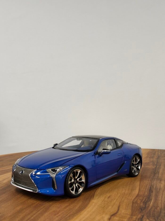 Lexus LC500h 1:18 Blue