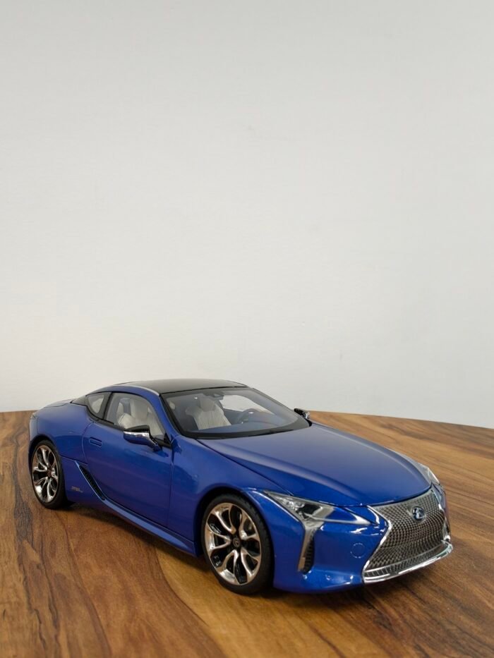 Lexus LC500h 1:18 Blue - Image 7