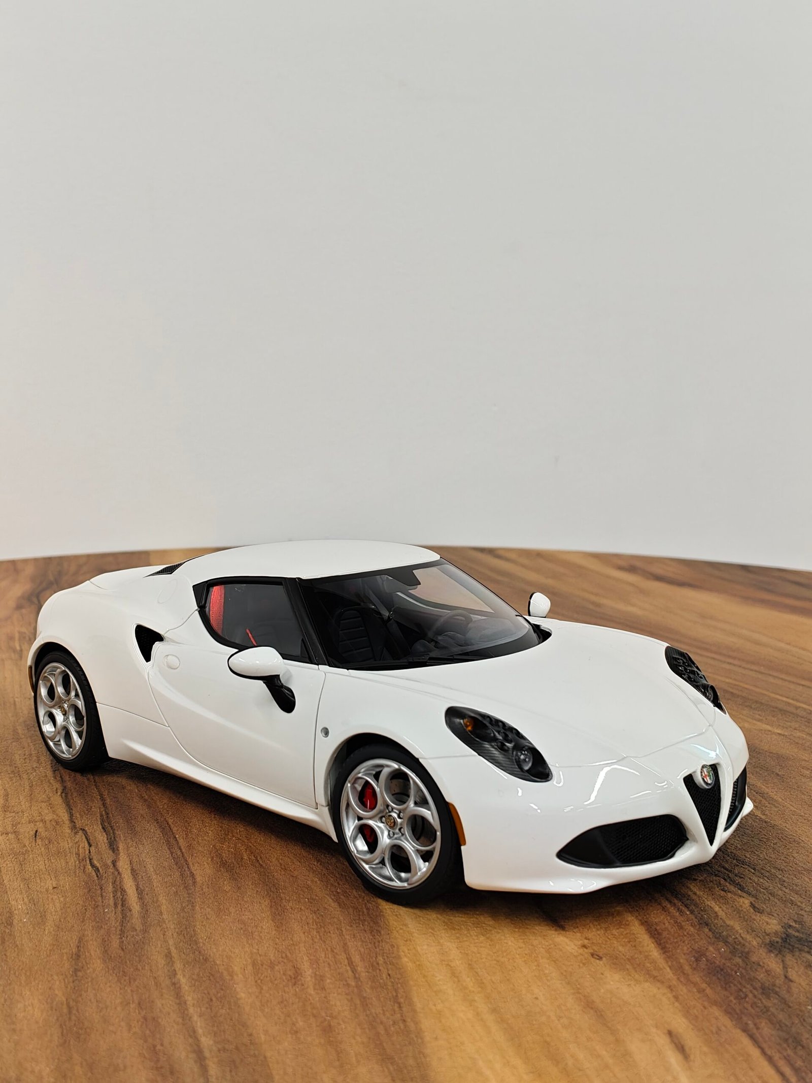 Alfa Romeo 4C Hardtop 1:18 Gloss White