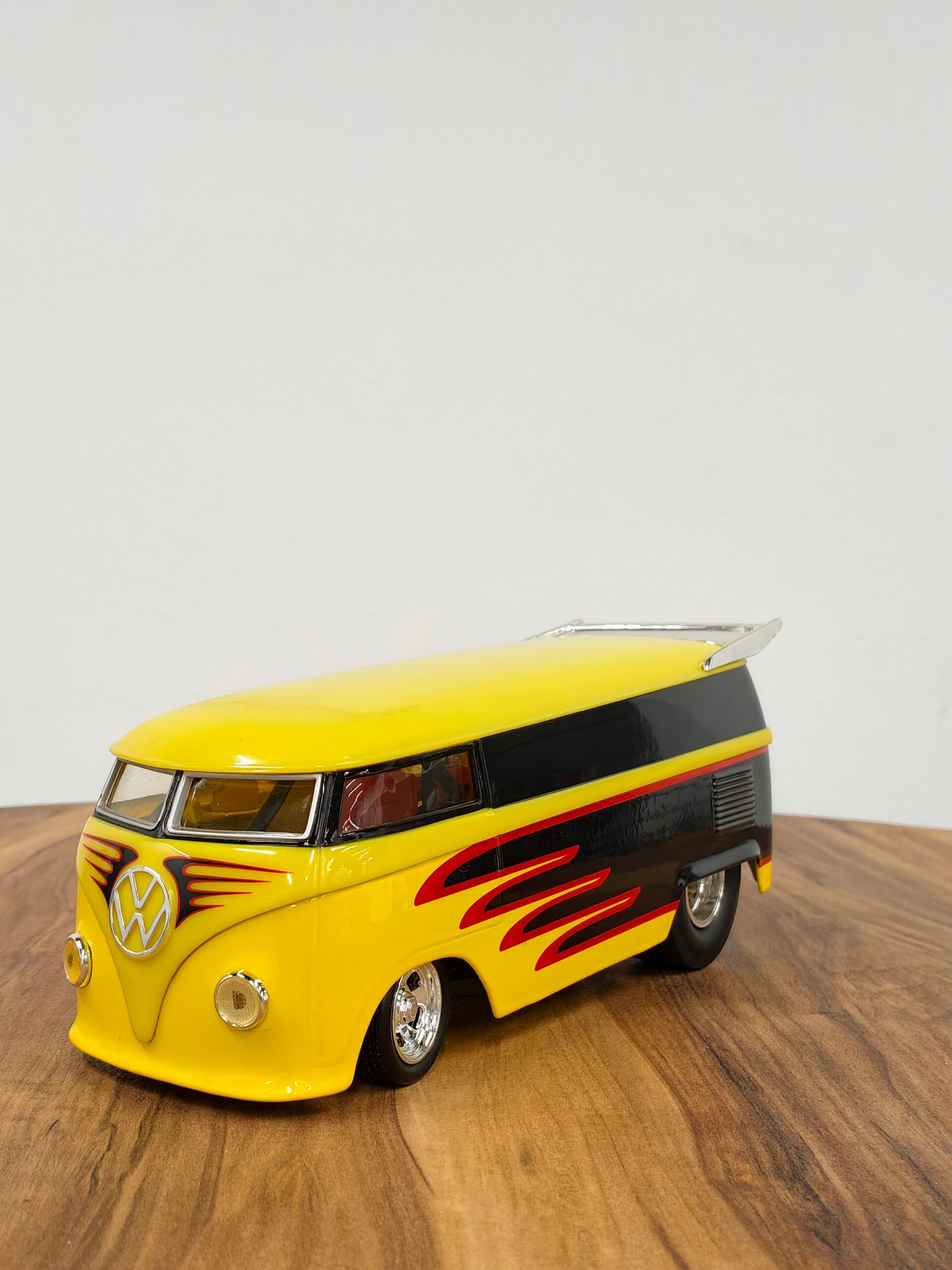 Volkswagen Customized VB Drag Bus 1:18 Yellow