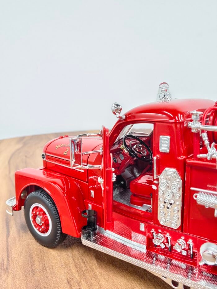 1958 SEAGRAVE MODEL 750 Red 1:24 - Image 4