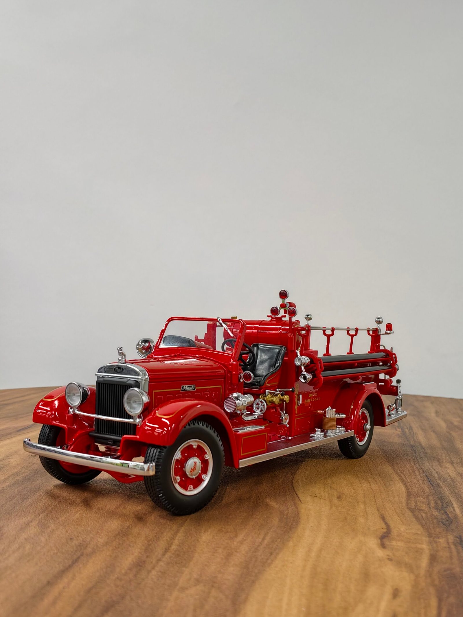 1935 Mack Type 75 BK 1:24 Red