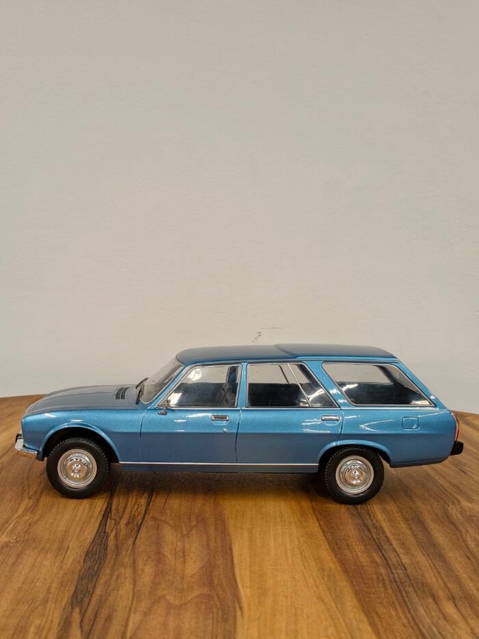 Peugeot 504 Break 1:18 Blue - Image 5