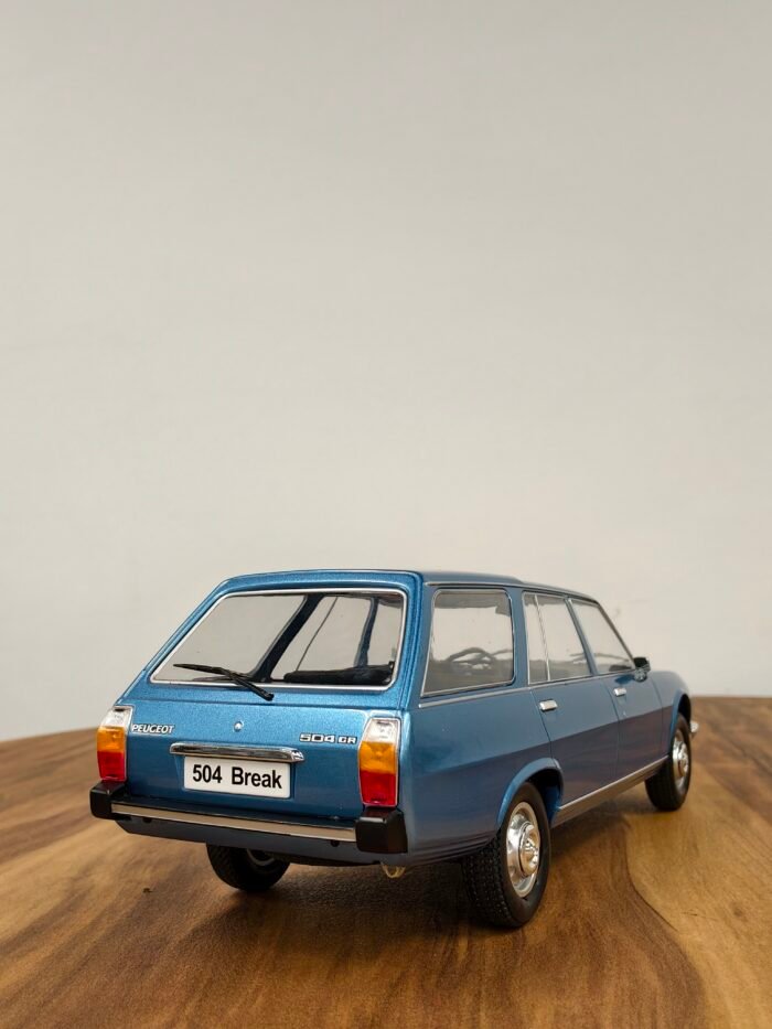 Peugeot 504 Break 1:18 Blue - Image 4