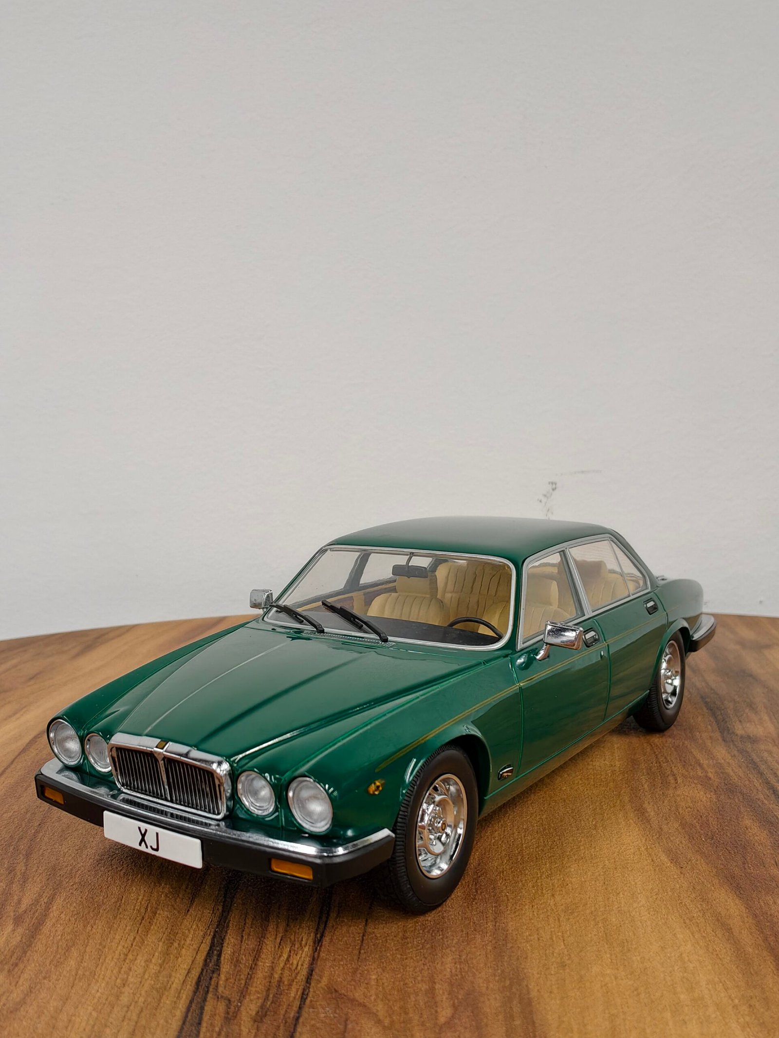 Jaguar XJ6 Series III 1979 Green 1:18