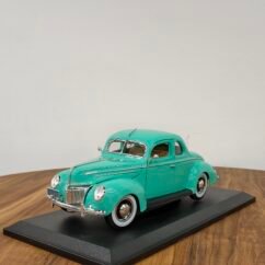Ford Deluxe 1939 Green 1:18