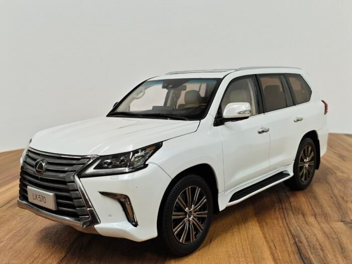 Lexus 570 White 1:18