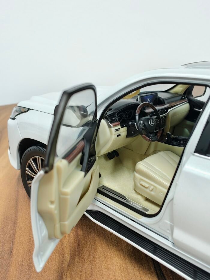 Lexus 570 White 1:18 - Image 6
