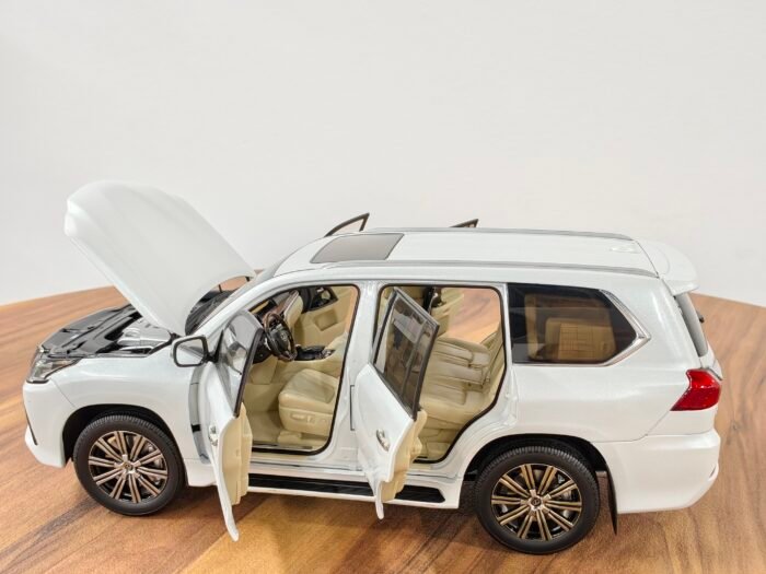 Lexus 570 White 1:18 - Image 7