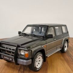 Nissan Patrol GR 1:18 Black & Silver