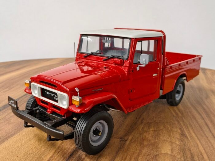 Toyota Land Cruiser 40 Pick Up (Red) 1:18