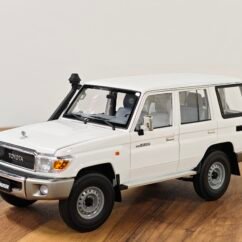 Toyota Land Cruiser 70 Series J76 (White)