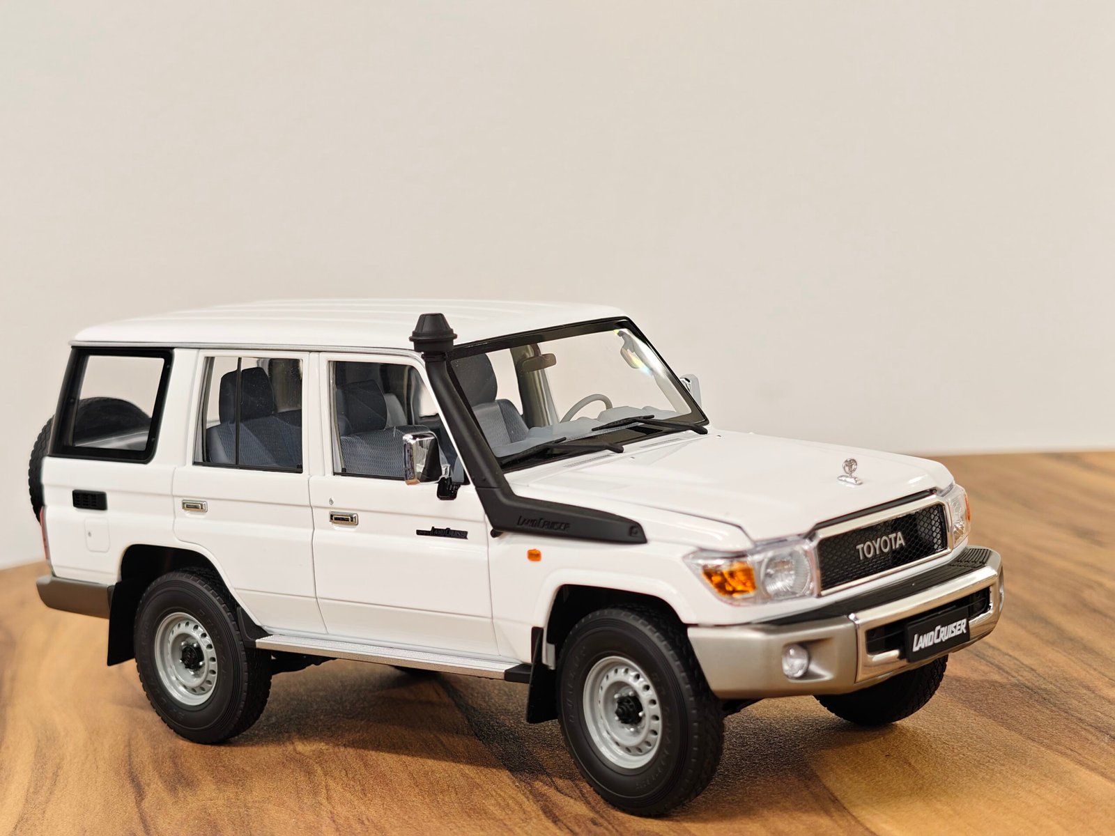 Toyota Land Cruiser 70 Series J76 (White) - Image 2
