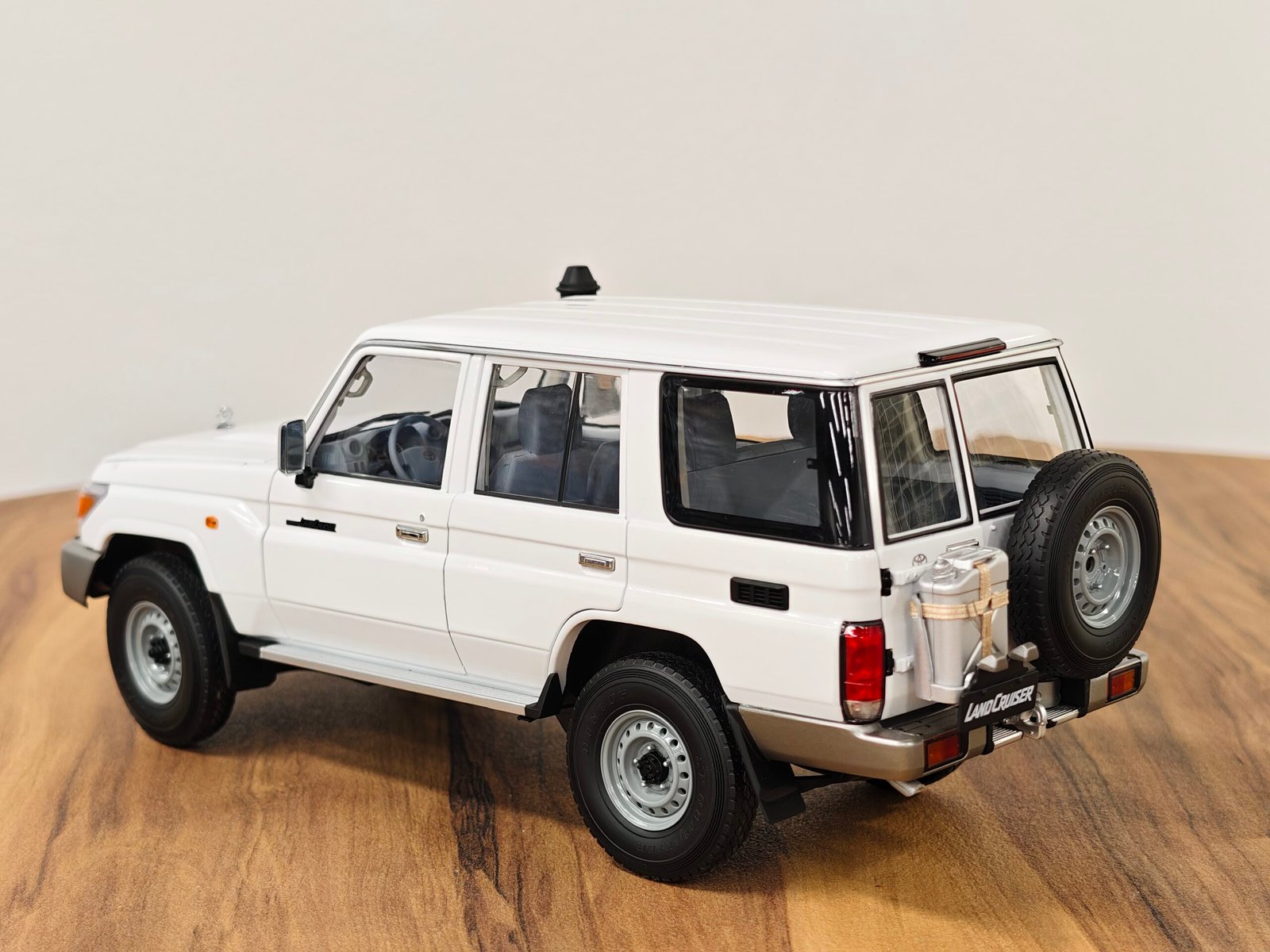 Toyota Land Cruiser 70 Series J76 (White) - Image 3