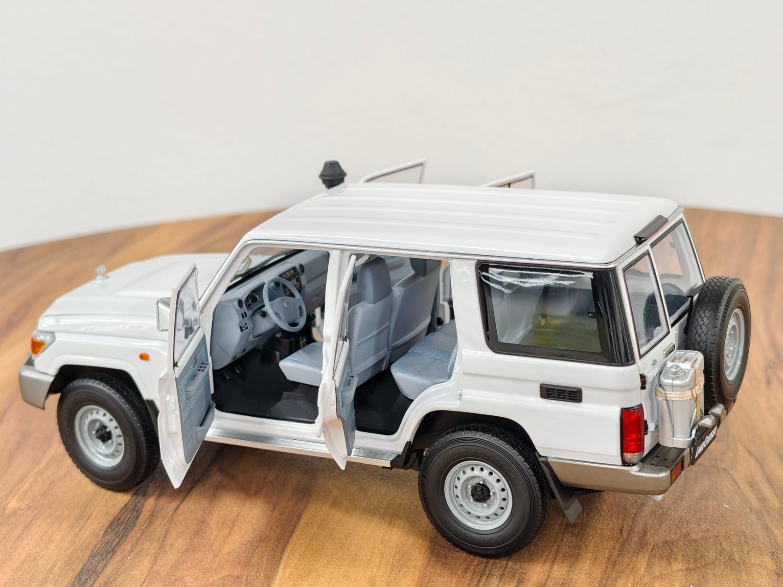 Toyota Land Cruiser 70 Series J76 (White) - Image 6