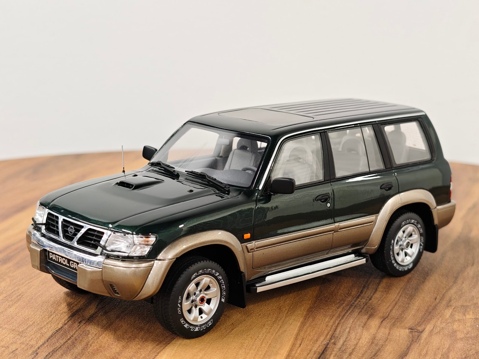 Nissan Patrol GR Y61 Green 1:18