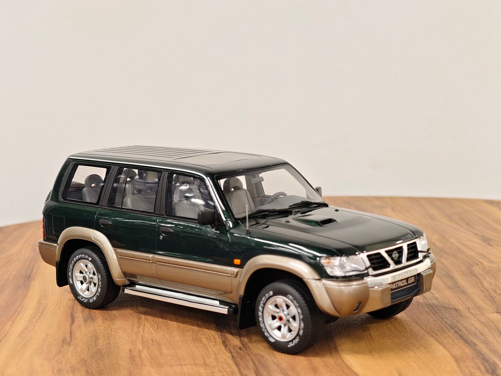 Nissan Patrol GR Y61 Green 1:18 - Image 2