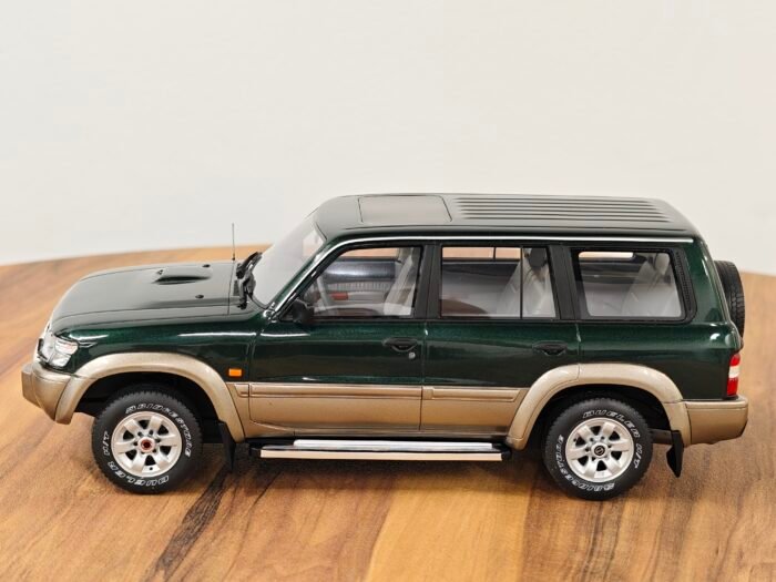 Nissan Patrol GR Y61 Green 1:18 - Image 3
