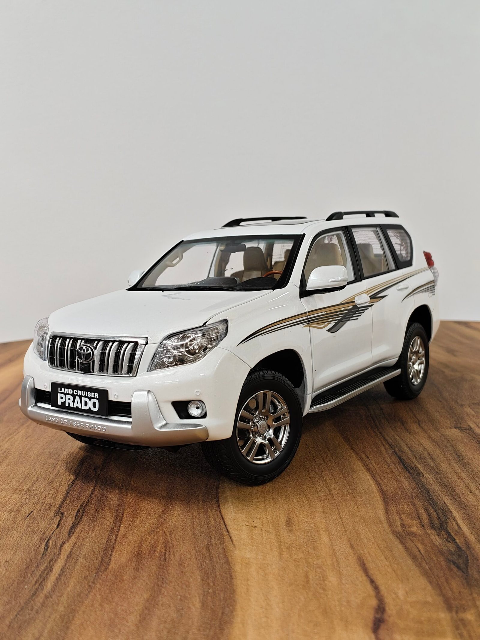 Toyota Land Cruiser Prado Vx (White) 1:18