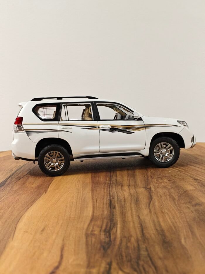 Toyota Land Cruiser Prado Vx (White) 1:18 - Image 5