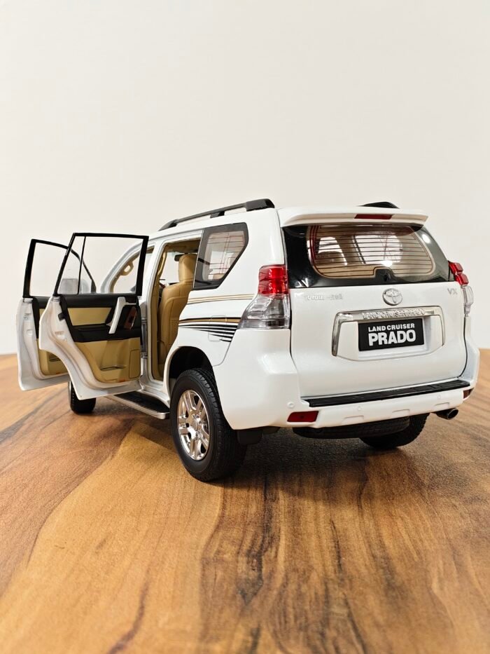 Toyota Land Cruiser Prado Vx (White) 1:18 - Image 12