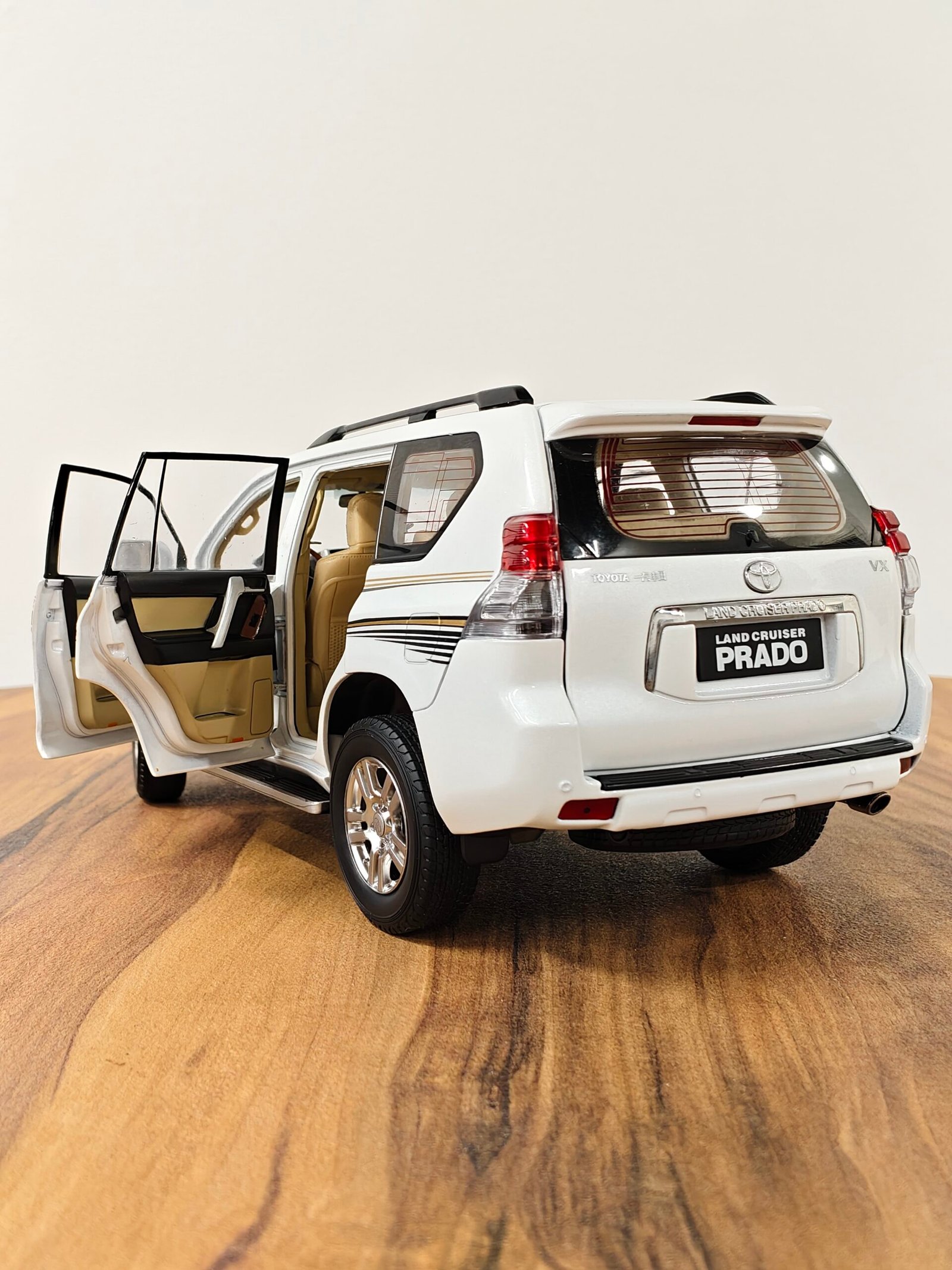 Toyota Land Cruiser Prado Vx (White) 1:18 - Image 12