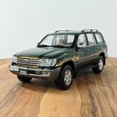 Toyota Land Cruiser VX R (Green) 1:18