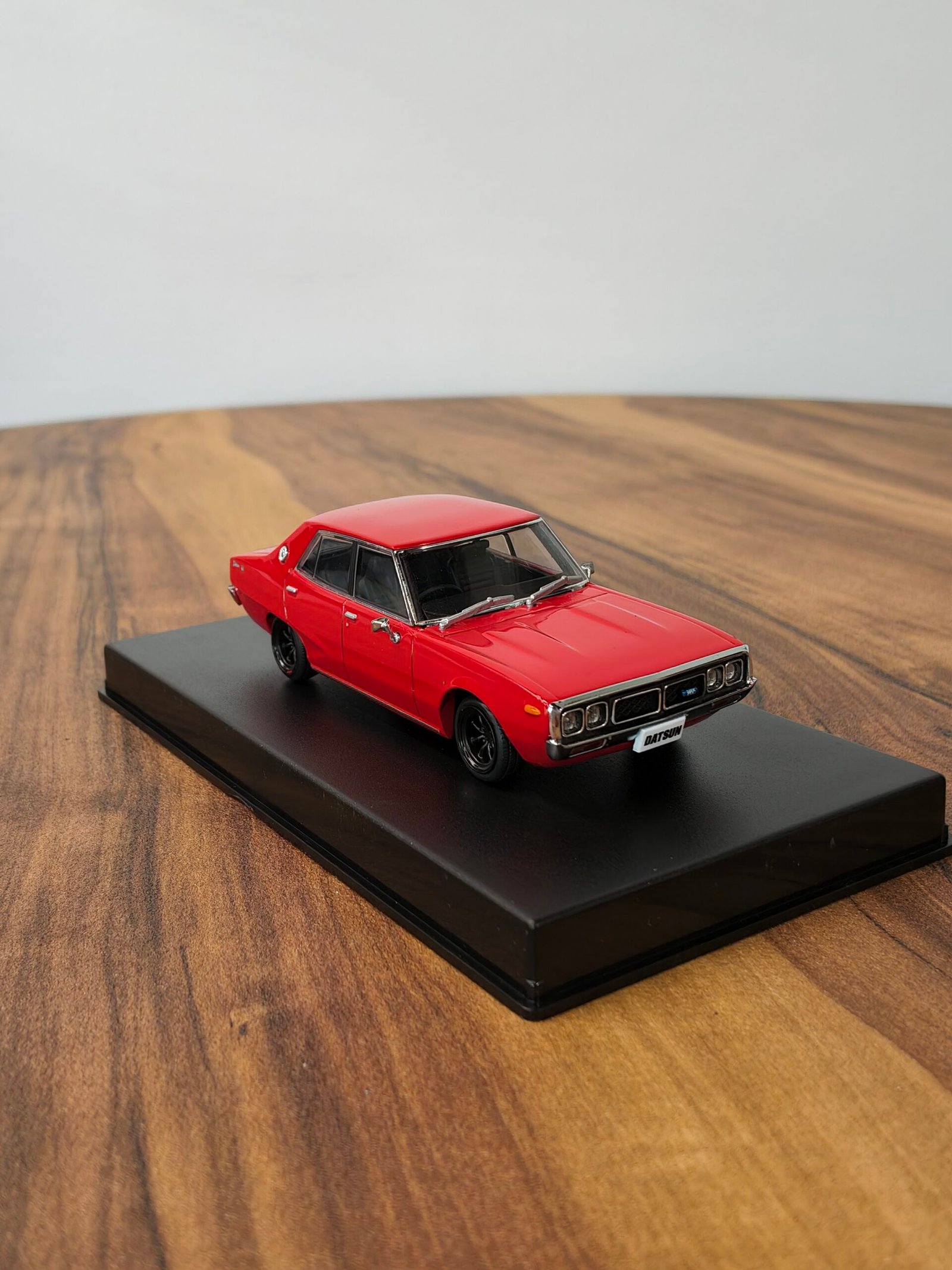 Nissan Datsun 240k GL 1:43 Red - Image 2